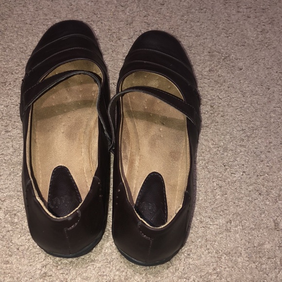 Extremely comfortable wide width shoes - Picture 2 of 9